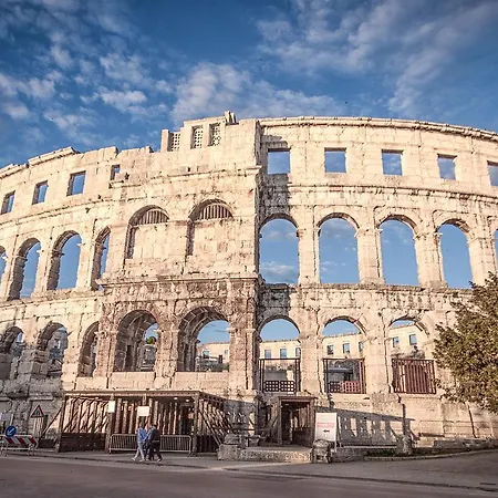 Ana * Pula